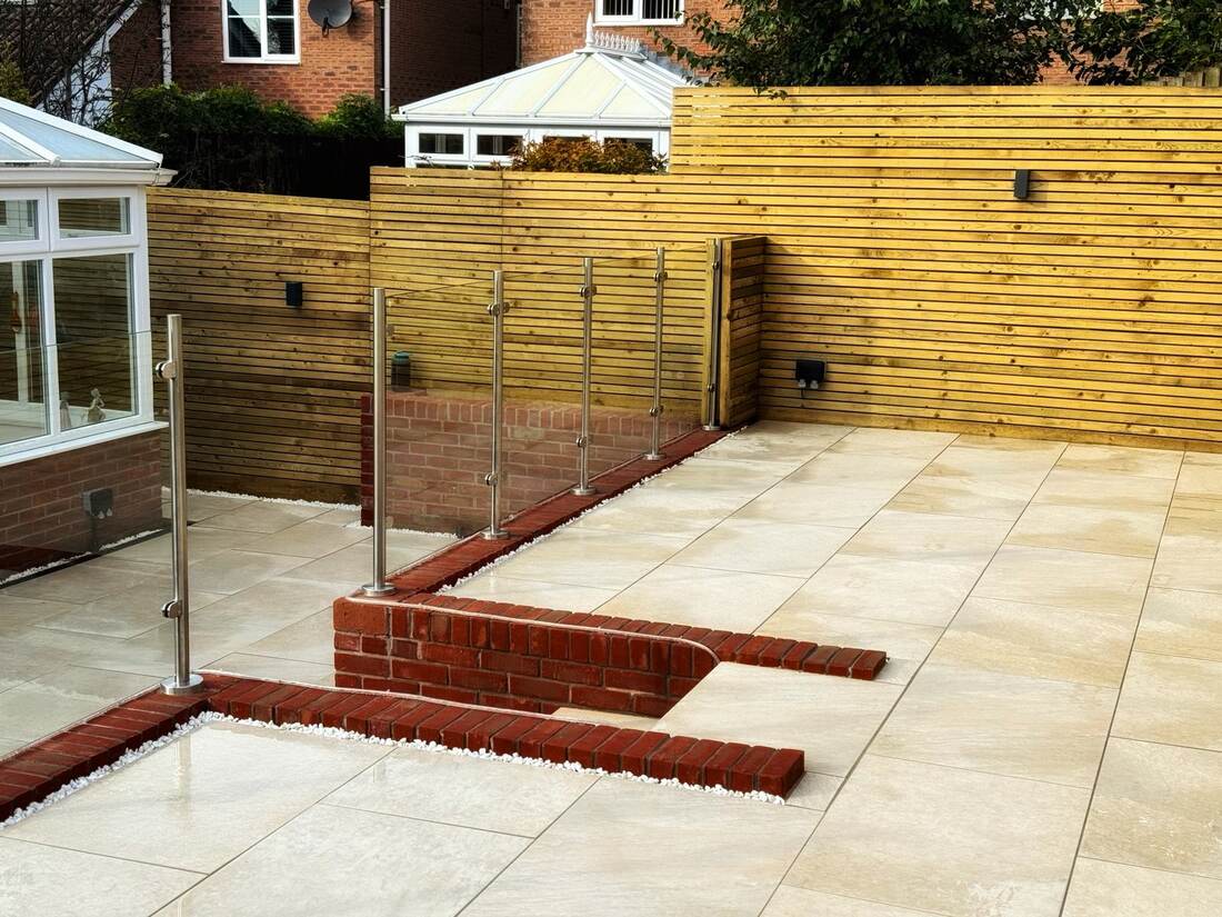 Horizontal cedar slat fencing above brick raised beds